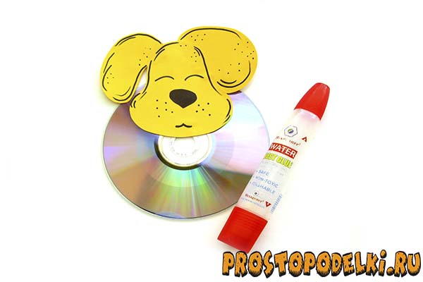 Как сделать из ненужного компакт диска символ года: собака, на Новый год?