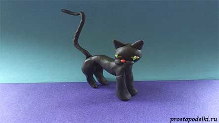 Черный кот из пластилина